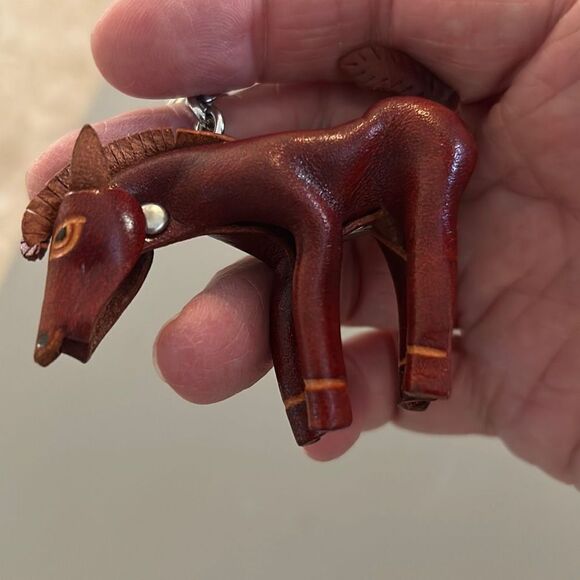Leather Horse keychain - Picture 3 of 5